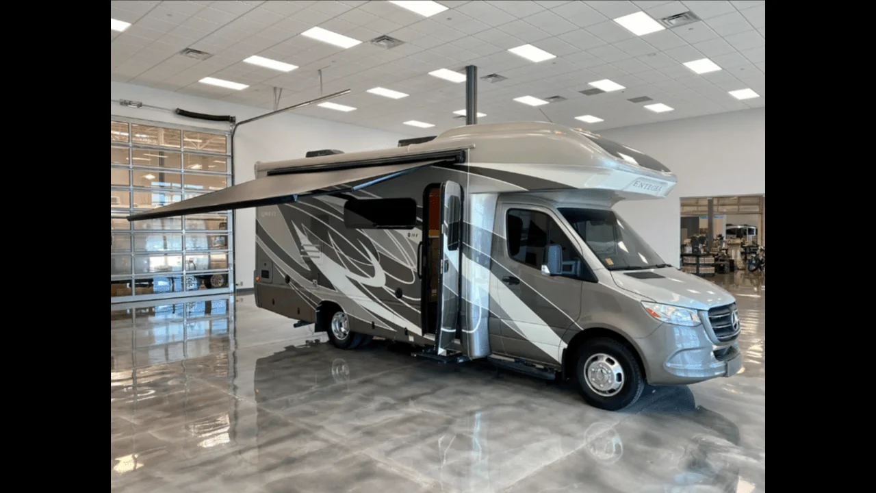 Entegra Qwest 24R — photo 1